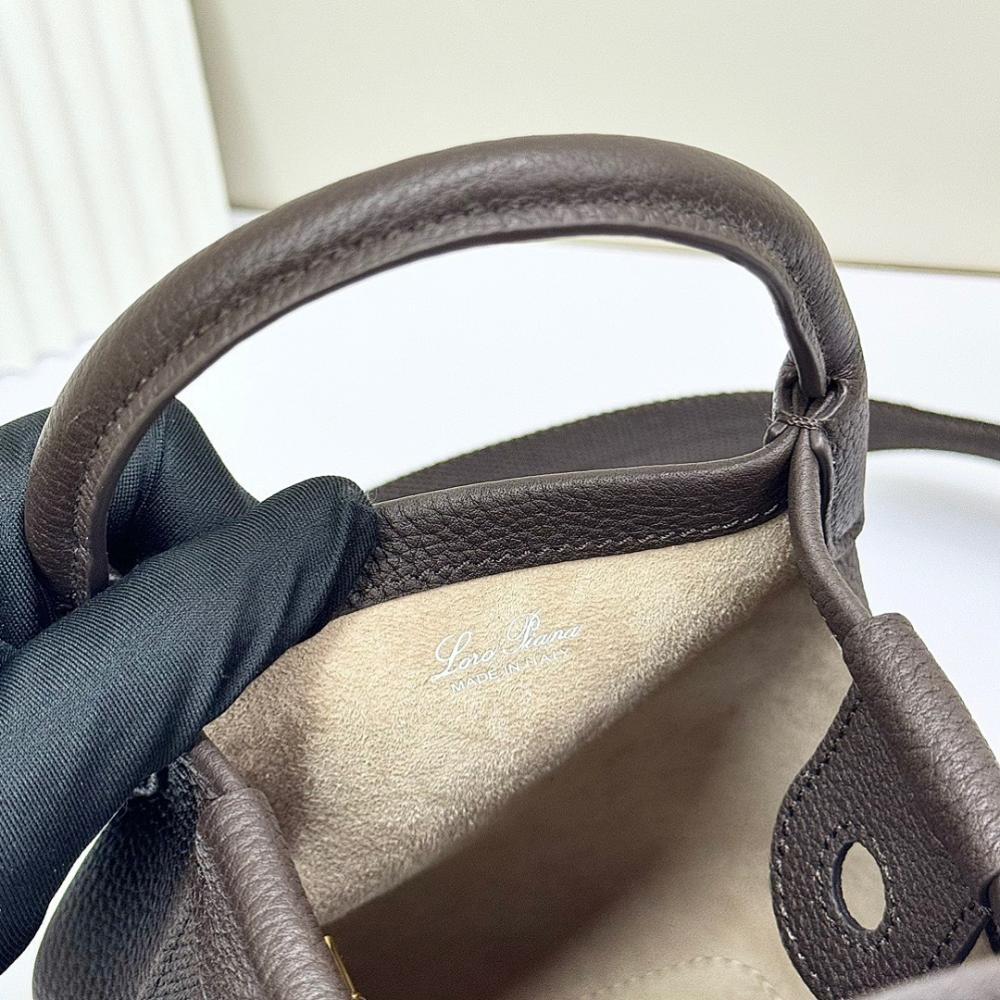Italian-Inspired Stylish Silver Quilted Calfskin Crossbody Bag