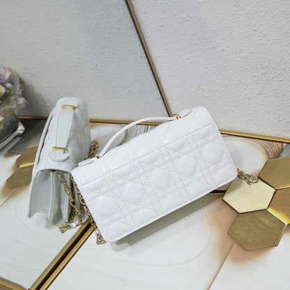 Classic Refined Leather Shoulder Bag