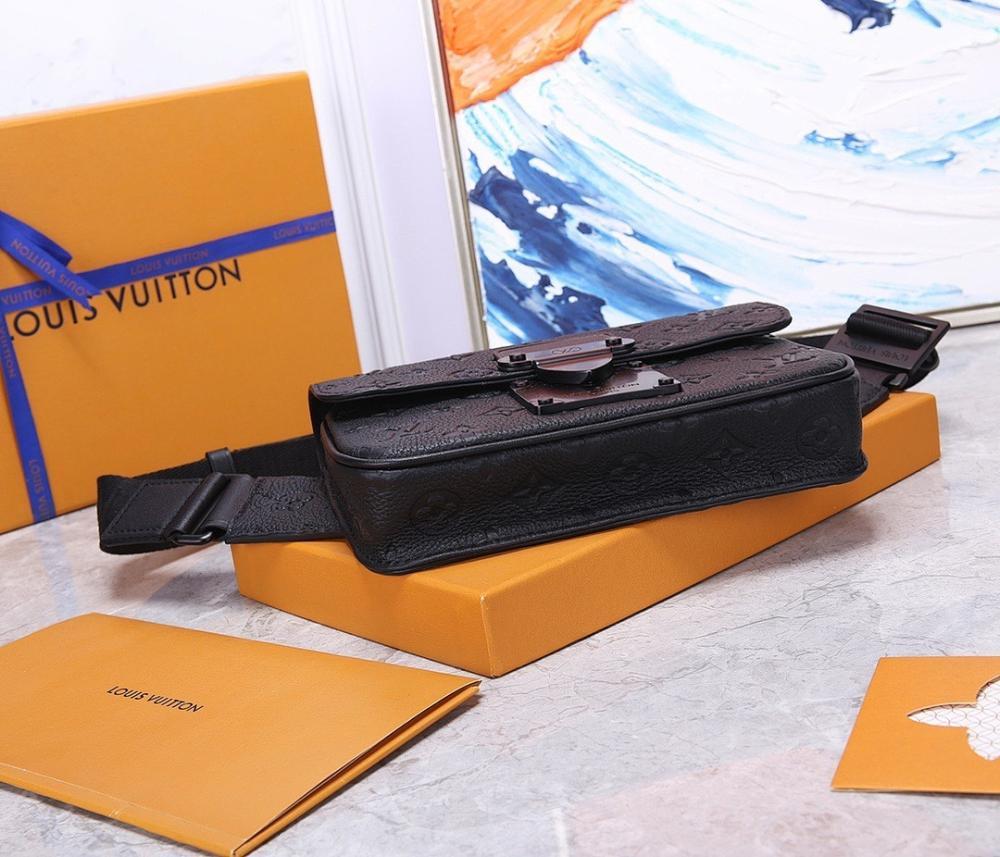 Italian-Inspired Elegant Black Leather Shoulder Bag