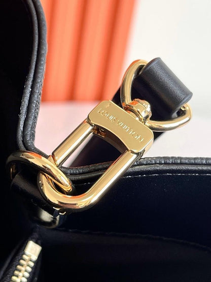 Modern Elegant Leather Bag