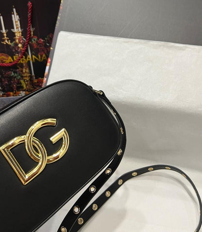 Modern Italian-Inspired Shoulder Bag