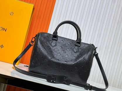 Elegant Refined Shoulder Bag