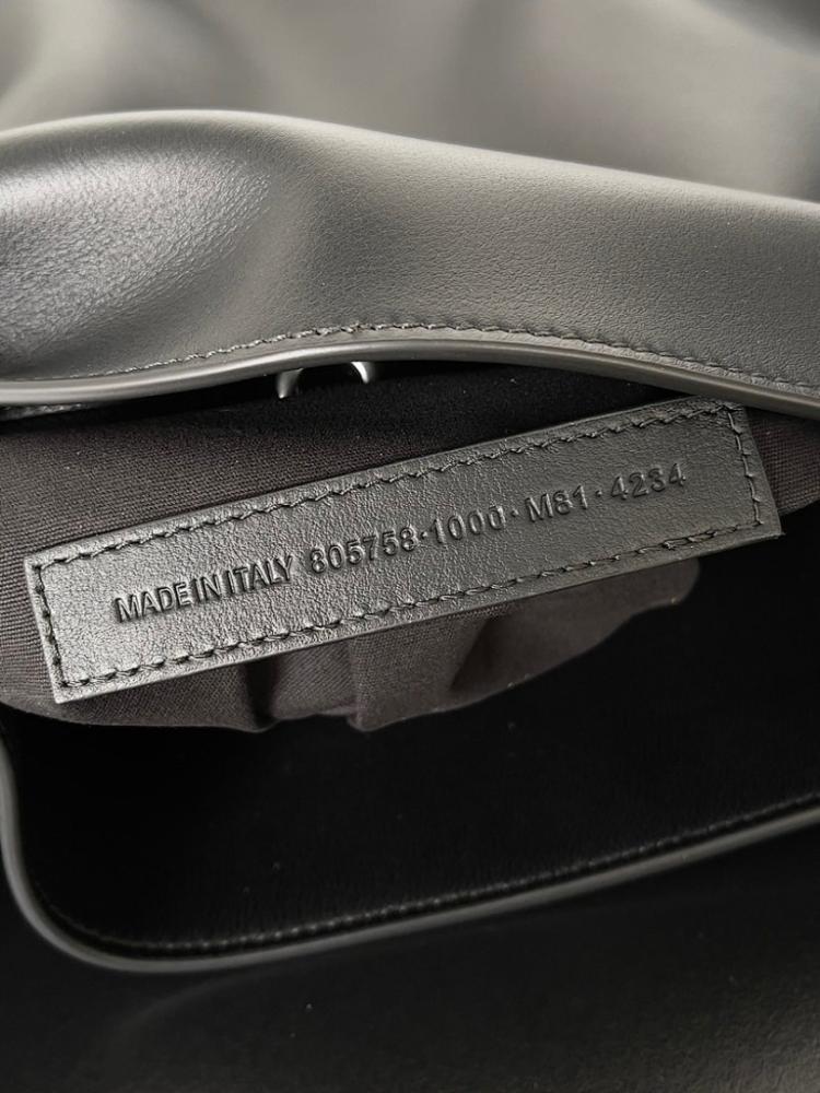 Modern Shoulder Bag – Limited Edition