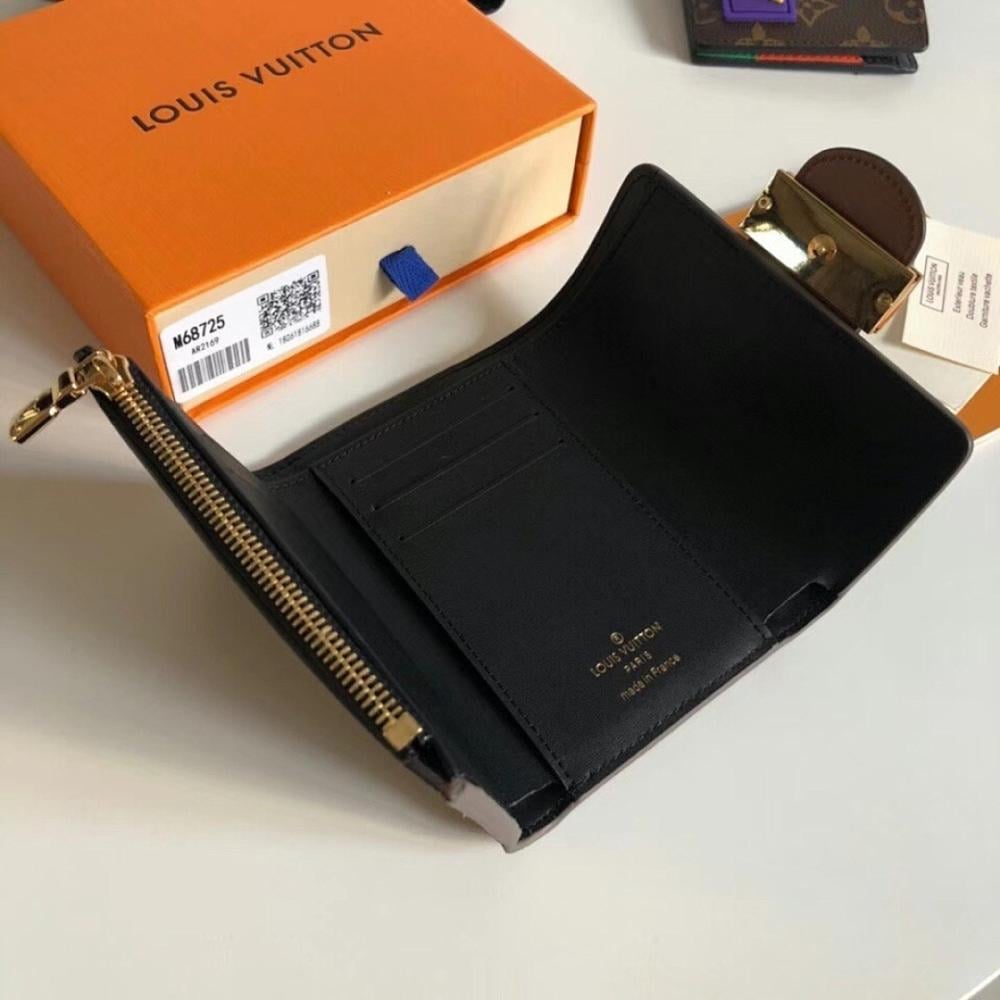 Modern Italian-Inspired Shoulder Bag