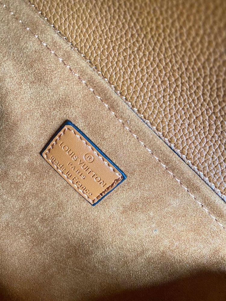 Modern Italian-Inspired Leather Crossbody Bag