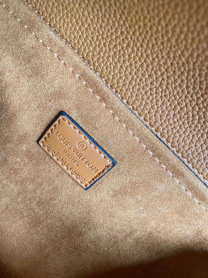 Modern Italian-Inspired Leather Crossbody Bag