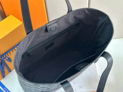 Classic Elegant Shoulder Bag – Limited Edition