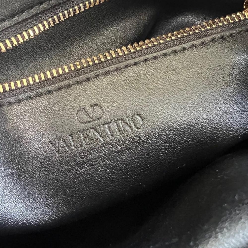 VLogo Signature Leather Shoulder Bag