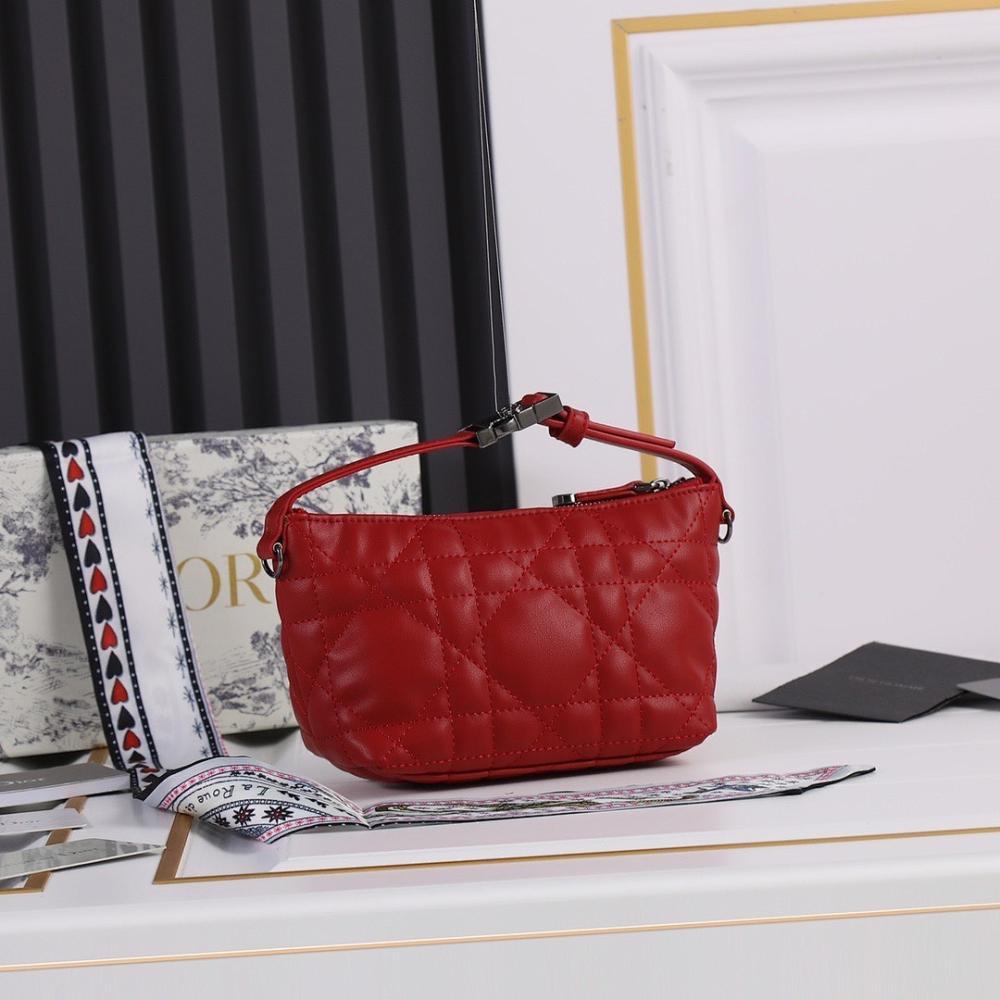 Classic Refined Quilted Leather Shoulder Bag