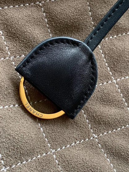 Classic Quilted Leather Shoulder Bag