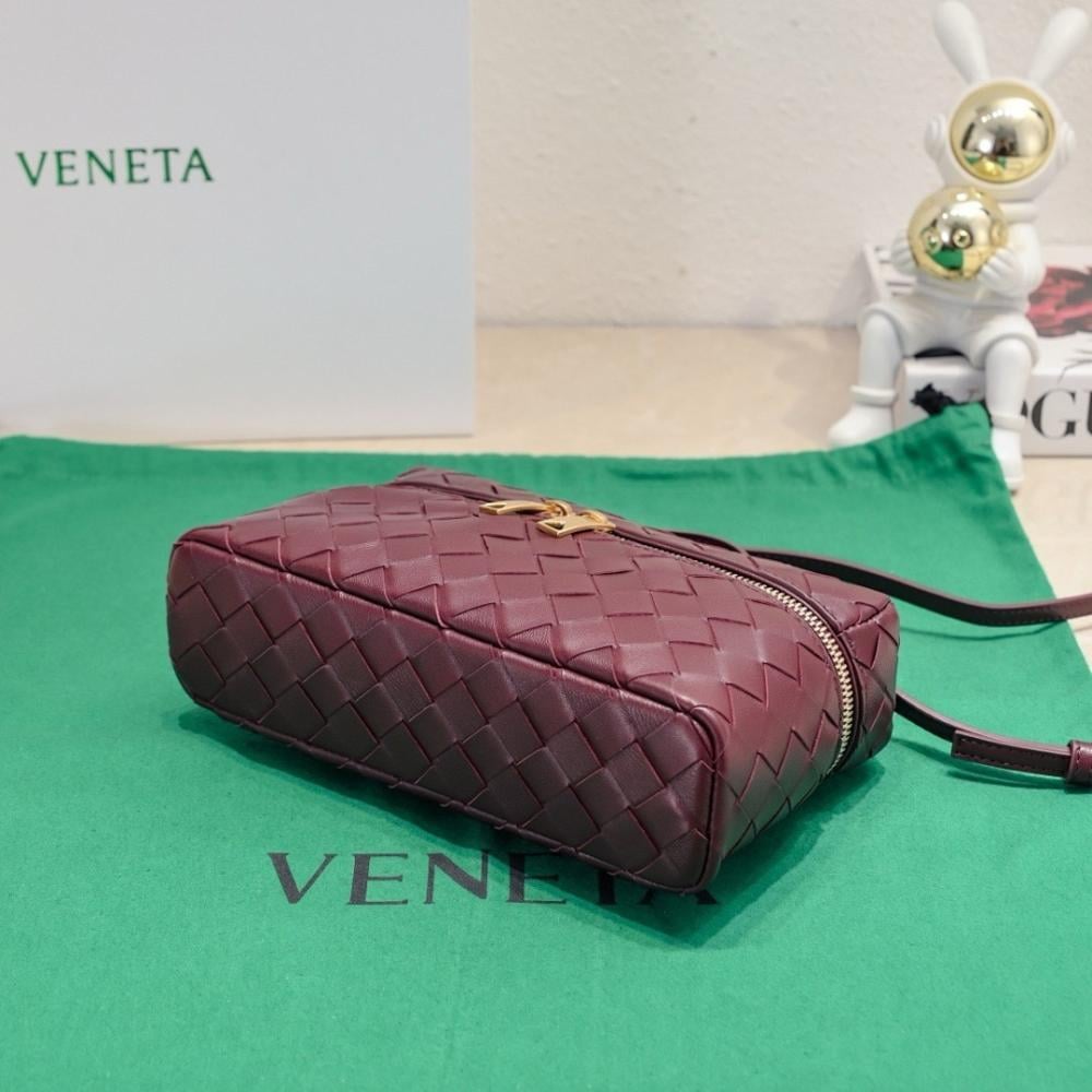 Classic Modern Woven Bag