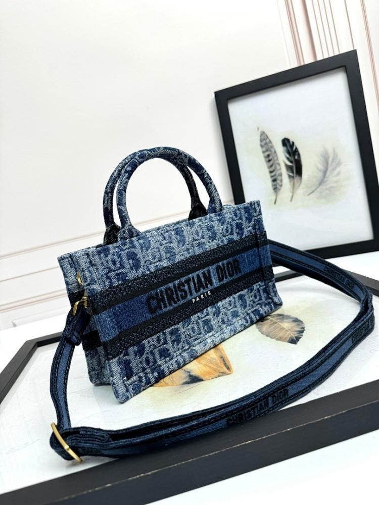 Elegant Refined Shoulder Bag