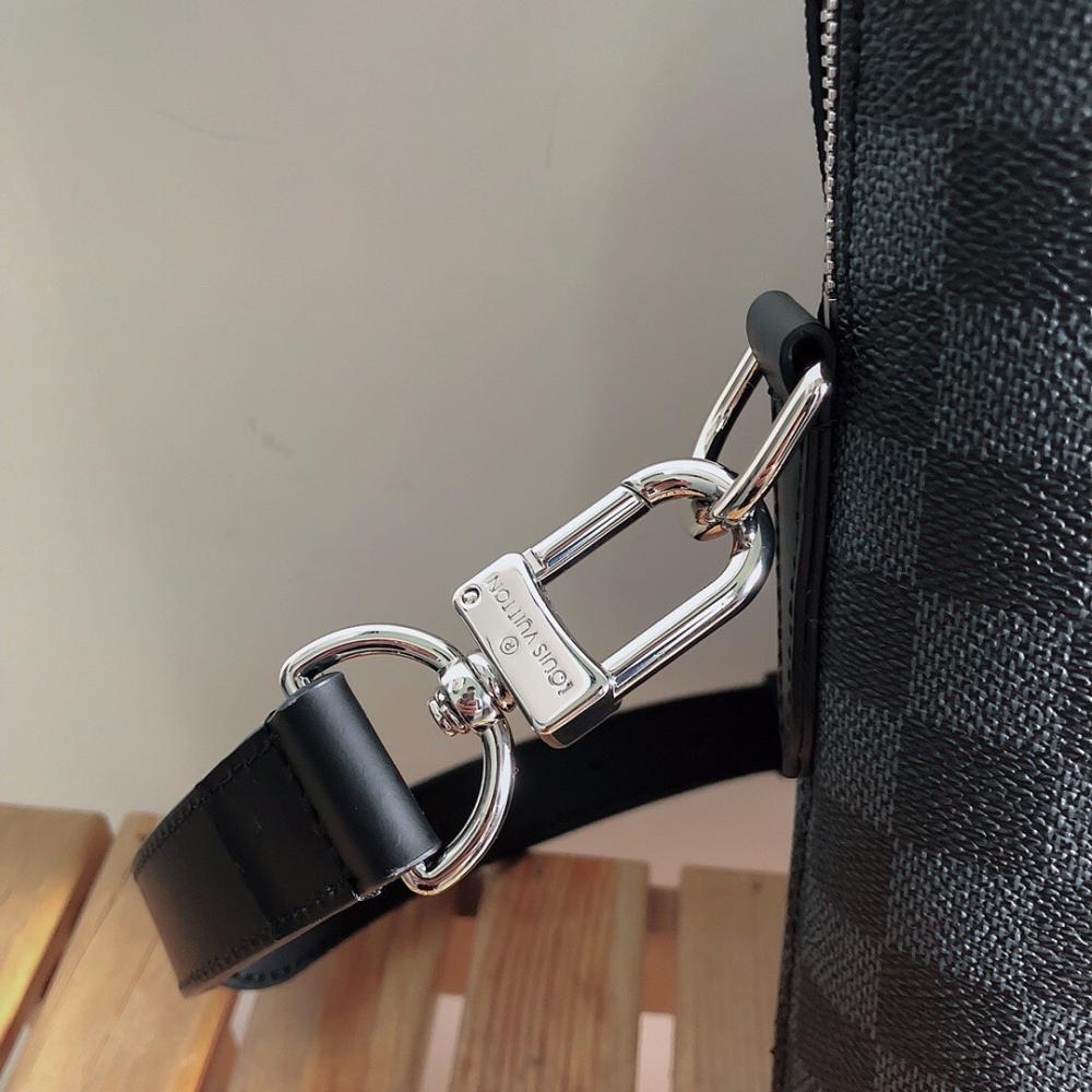 Modern Refined Silver Leather Travel Bag
