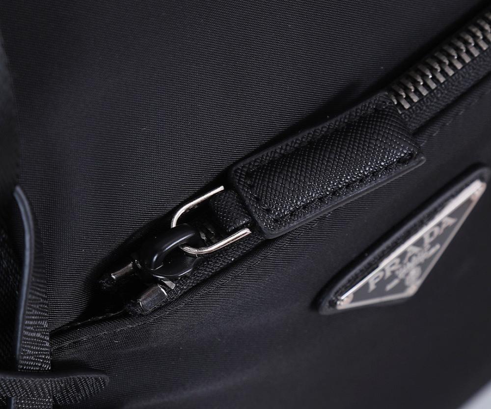 Elegant Stylish White Travel Bag