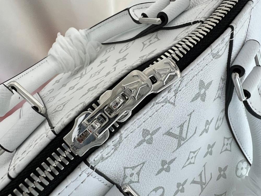 Classic Leather Shoulder Bag – Special Edition