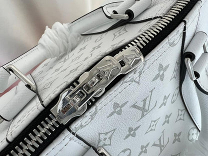 Classic Leather Shoulder Bag – Special Edition