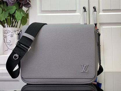Classic Shoulder Bag