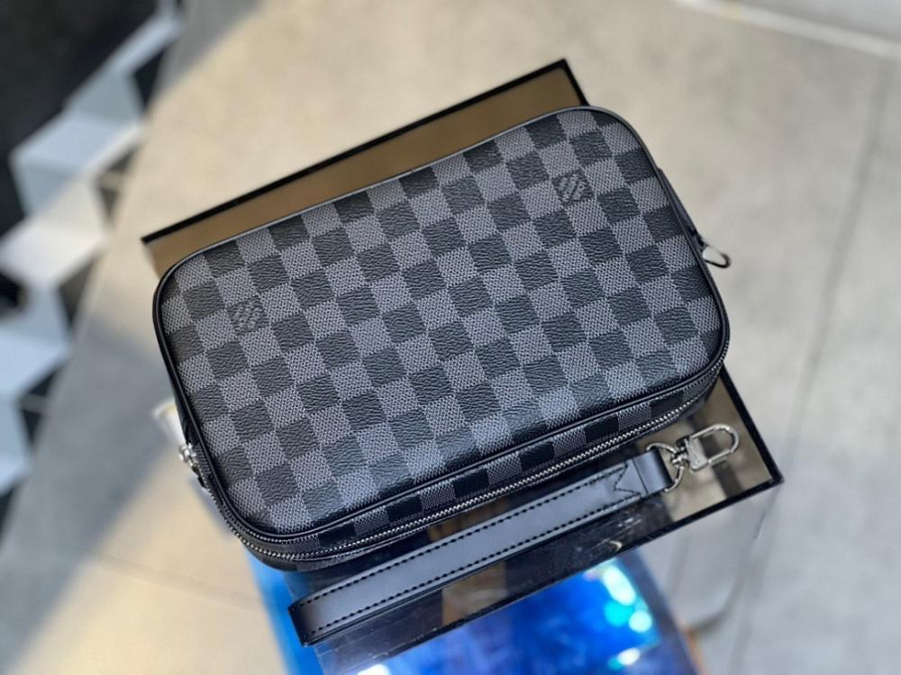 Classic Elegant Leather Bag