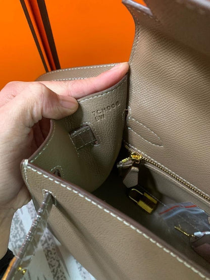 Classic Refined Leather Shoulder Bag
