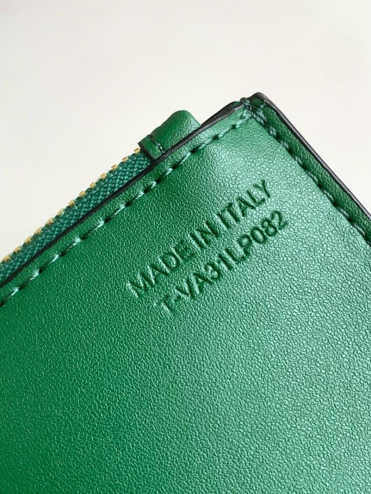 Modern Refined Woven Bag