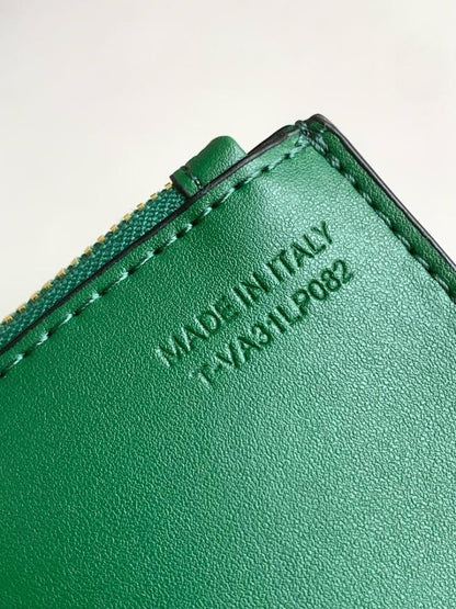 Modern Refined Woven Bag