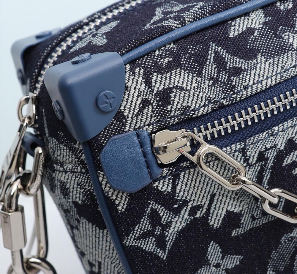 Elegant Refined Canvas Shoulder Bag