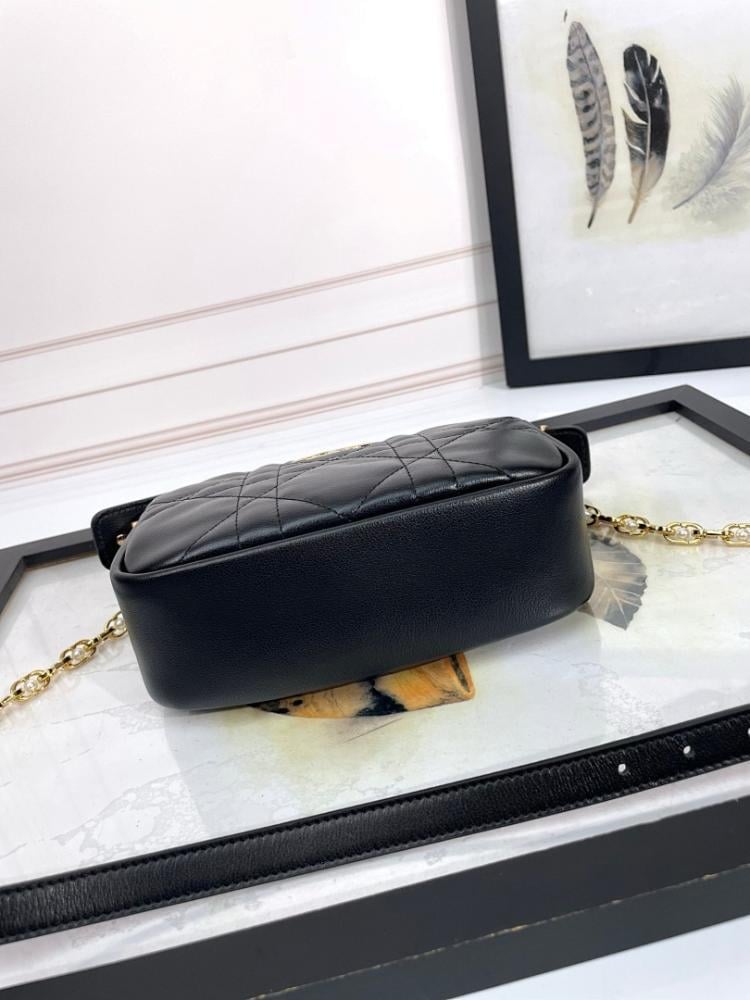 Classic Refined Gold Embroidered Leather Shoulder Bag