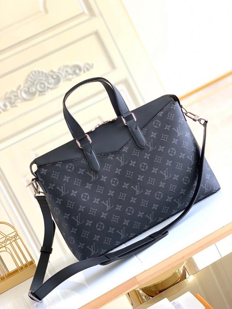 Stylish Silver Shoulder Bag – Limited Edition