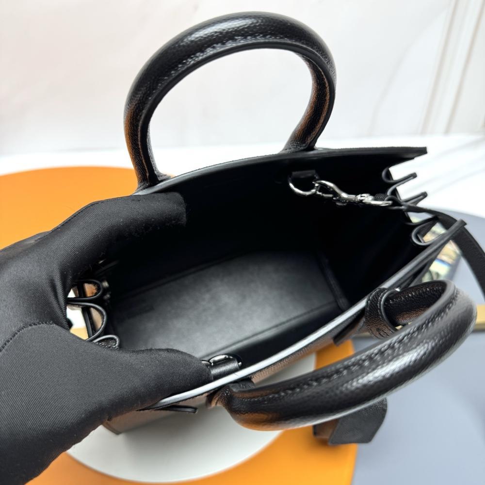 Classic Shoulder Bag