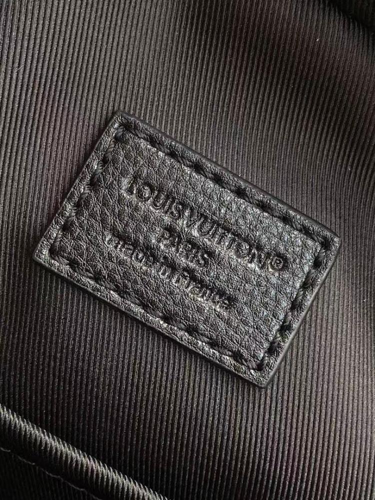 Modern Elegant Leather Shoulder Bag – Limited Edition