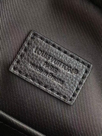 Modern Elegant Leather Shoulder Bag – Limited Edition