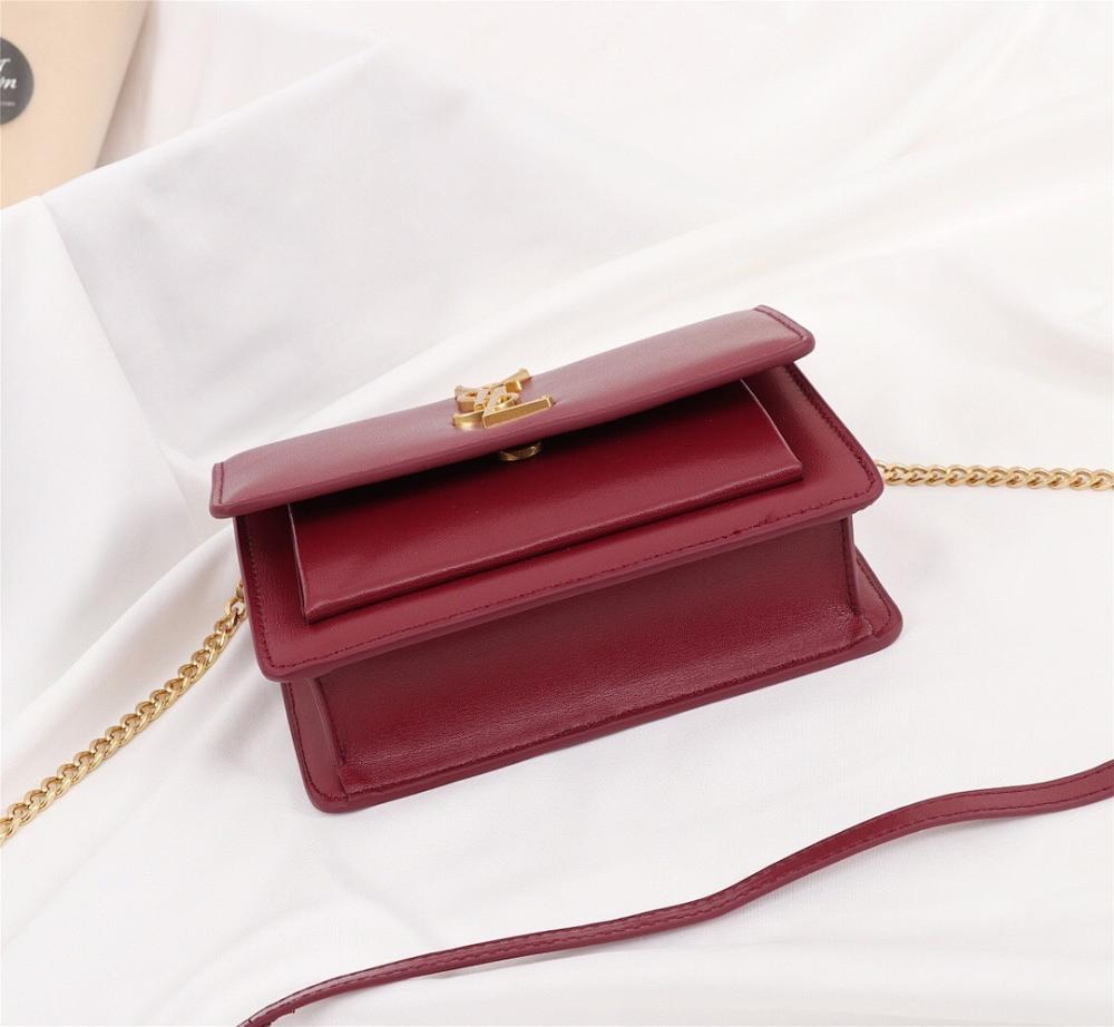 Elegant Leather Shoulder Bag – Limited Edition