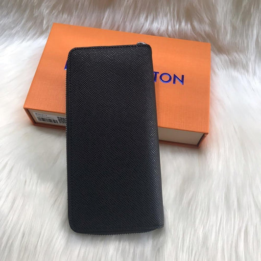 Modern Elegant Silver Leather Wallet