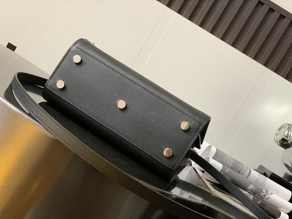 Elegant Stylish Shoulder Bag – Limited Edition