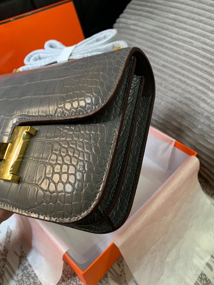 Classic Luxury Gold Leather Shoulder Bag – Special Edition