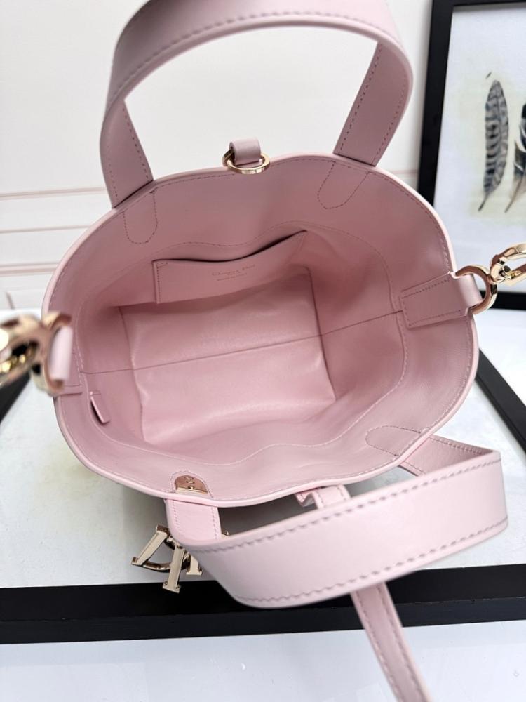 Elegant Leather Top Handle Bag – Special Edition