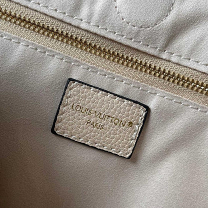 Elegant Monogram Leather Shoulder Bag – Limited Edition