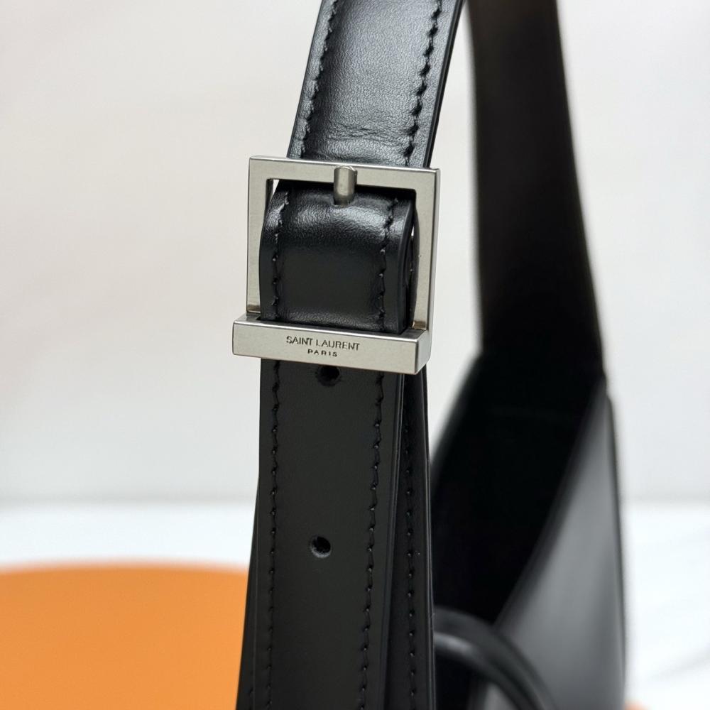 Arco Leather Shoulder Bag