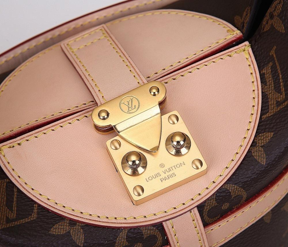 Modern Elegant Gold Leather Shoulder Bag