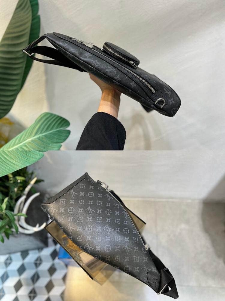 Classic Modern Leather Crossbody Bag