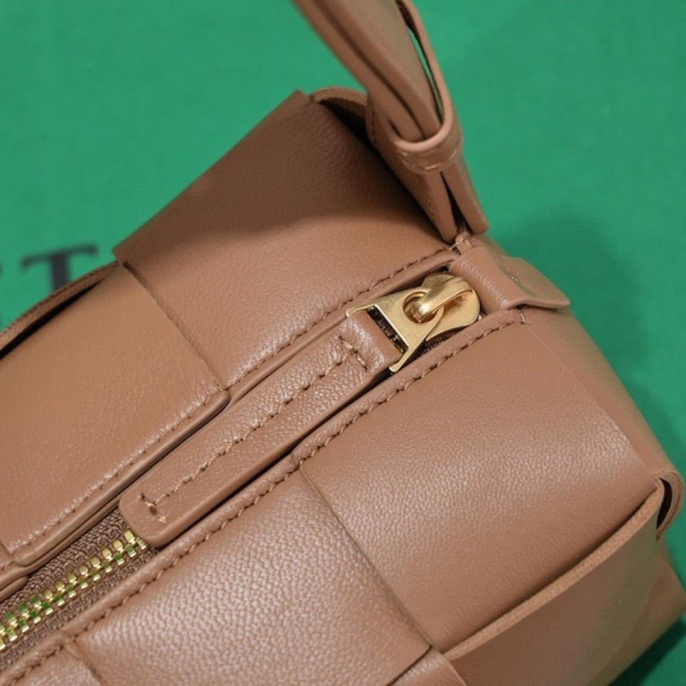 Stylish Woven Leather Top Handle Bag – Limited Edition