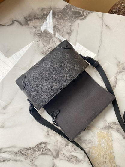 Modern Black Leather Shoulder Bag – Limited Edition