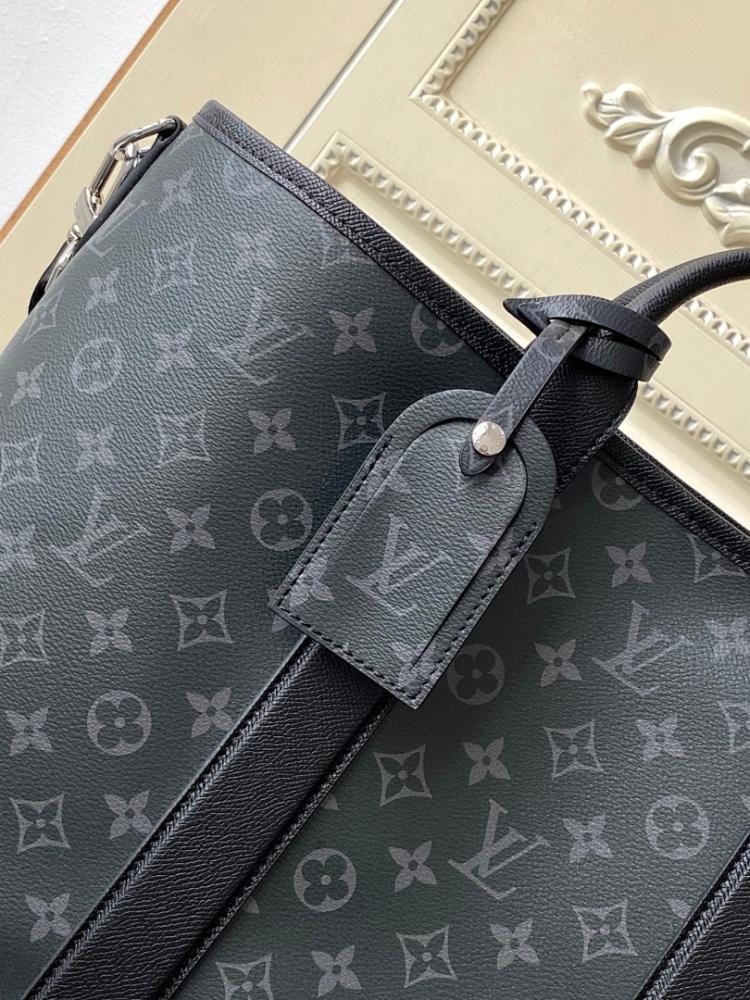 Stylish Refined Black Leather Shoulder Bag