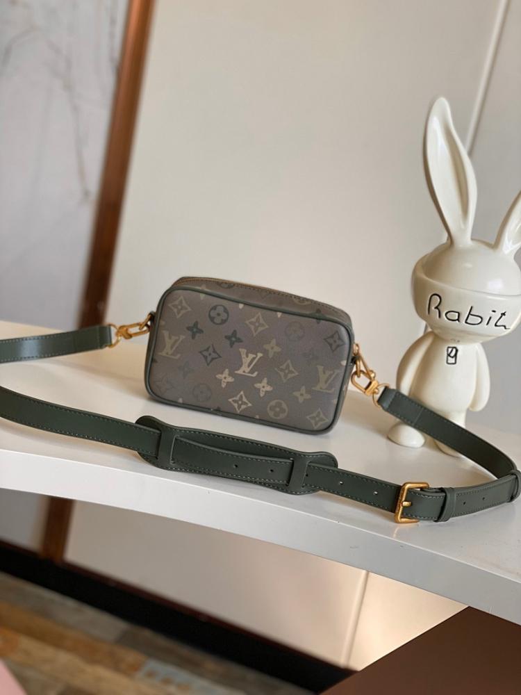 Italian-Inspired Luxury Green Leather Crossbody Bag