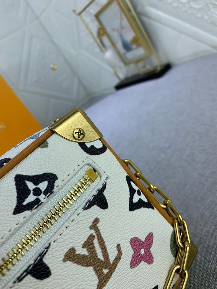 Modern Italian-Inspired Shoulder Bag