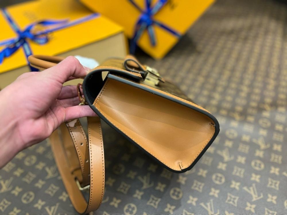 Stylish Refined Leather Crossbody Bag