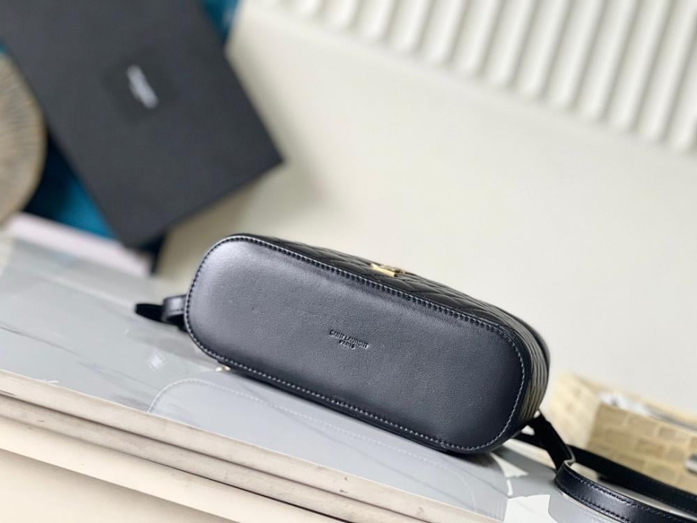 Modern Luxury Black Leather Shoulder Bag – Special Edition