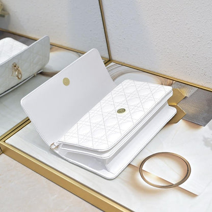Elegant Refined Lambskin Shoulder Bag