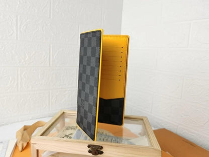 Modern Elegant Leather Wallet – Limited Edition