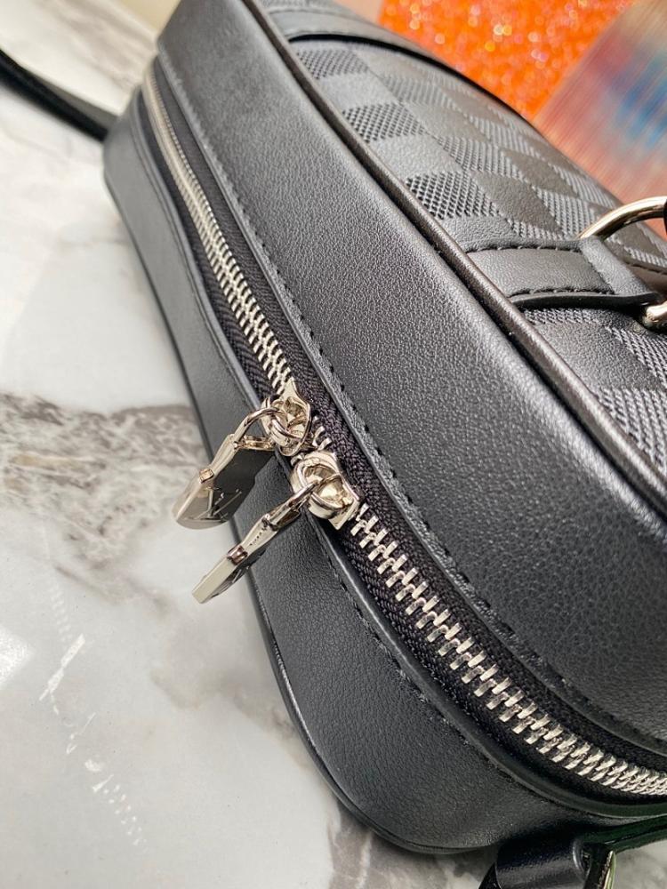 Modern Italian-Inspired Leather Crossbody Bag